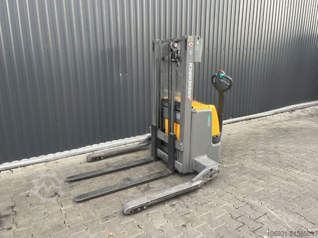 Ručně vedený zakladač Jungheinrich EJCB12