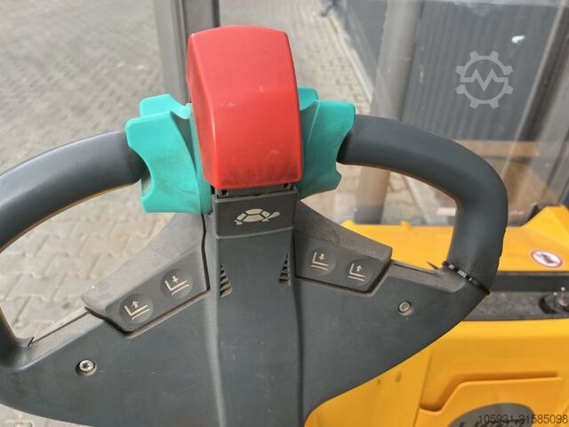 Pedestrian Stacker Jungheinrich EJC112