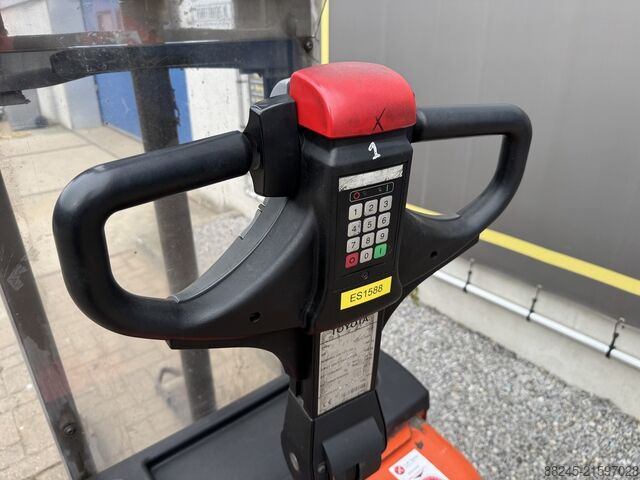 VS-22760 Electric stacker Toyota 7SM10 TOYOTA 7SM10