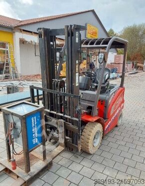 Terepemelő targonca Manitou ME 425 C 2,5 t Elektro