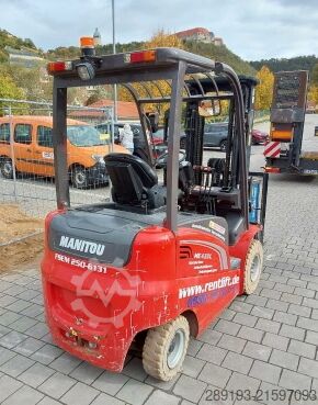 Terepemelő targonca Manitou ME 425 C 2,5 t Elektro