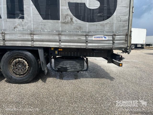 Semi-reboque aberto com lona Schmitz Cargobull Semitrailer Curtainsider Standard