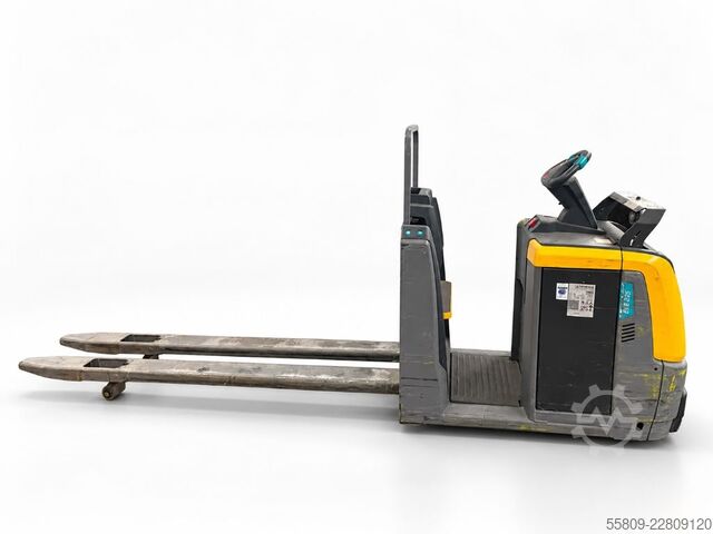 Transpallet manuale Jungheinrich ECE 225 // Horizontal-Kommissionierer // Initialhu