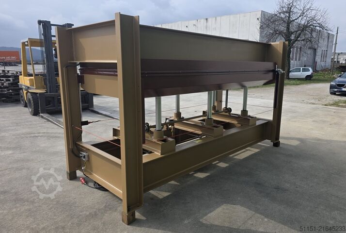 Horkolisovací lis "TIGER" model TM6B TIGER TM6B