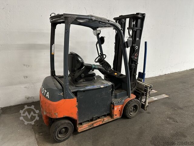 Elektrikli 4 tekerlekli forklift Toyota 8FBM20T - SEITENSCHIEBER - KLAMMER