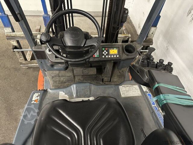 Elektrikli 4 tekerlekli forklift Toyota 8FBM20T - SEITENSCHIEBER - KLAMMER