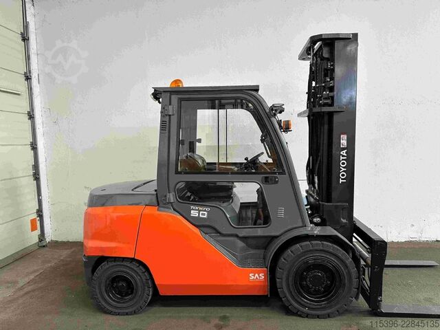 Dizel forklift Toyota 40-8FD50N - TRIPLEX 5,5 m