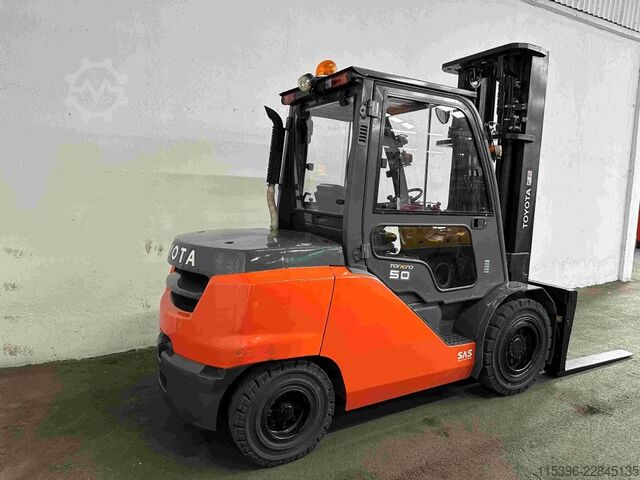 Dizel forklift Toyota 40-8FD50N - TRIPLEX 5,5 m