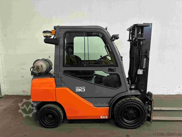 LPG'li forkliftler Toyota 02-8FGF30
