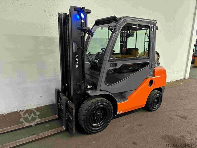 LPG'li forkliftler Toyota 02-8FGF30