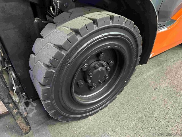 LPG'li forkliftler Toyota 02-8FGF30