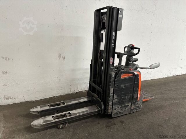 High Lift stacker Toyota SPE 120 L - TRIPLEX 3,7 m