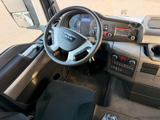 Φορτηγό βαρέως τύπου MAN TGX 26.440 6x2 mit HMF 3000-K5 Kran Top Zustand