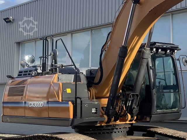 Gravemaskine med larvebånd CASE CX 300 D 2017