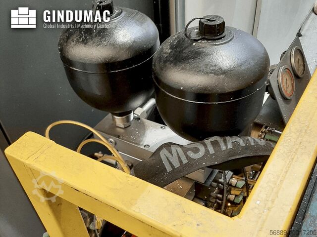 Centro de usinagem vertical CHIRON Mill 2000 High Dynamics