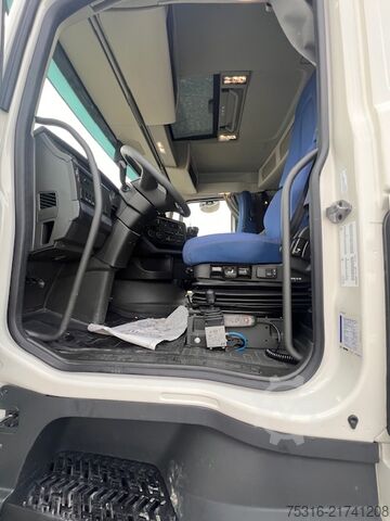 Standard tractor unit VOLVO FH 500