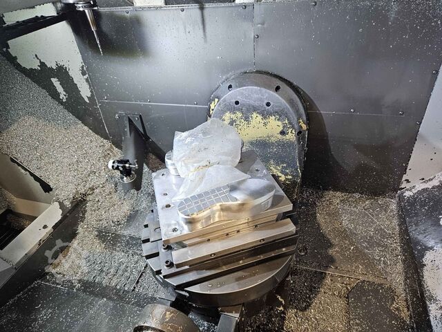 Uniwersalne centrum obróbcze HAAS UMC-750 SS
