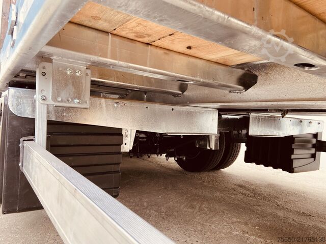 Remolque de plataforma baja Möslein TT 31  31 t GG Tridem- Tieflader 3 Achs, gelenktNeufahrzeug