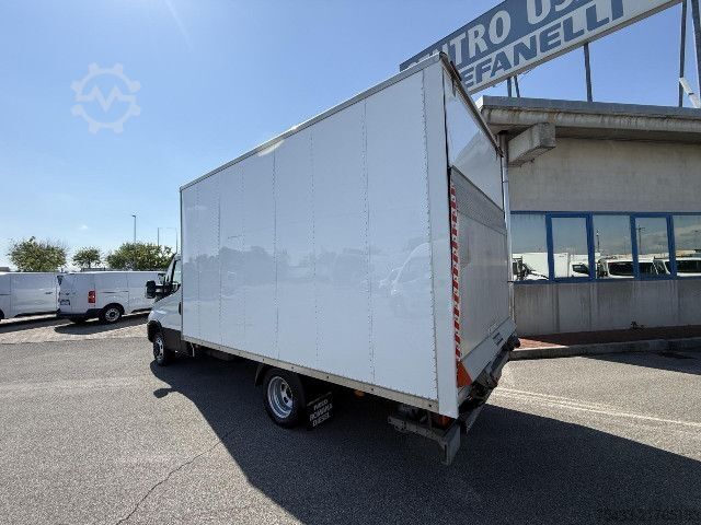 Dobozos furgon IVECO DAILY 35C14H BOX + SPONDA con porta laterale