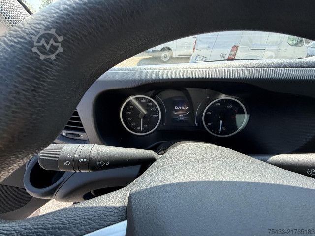 Dobozos furgon IVECO DAILY 35C14H BOX + SPONDA con porta laterale