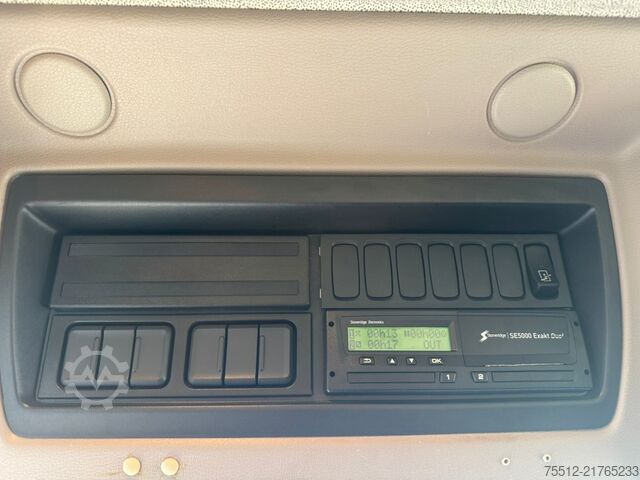 Valigia DAF LF 210 / Tail Lift / 333.000..KM!! / NL truck