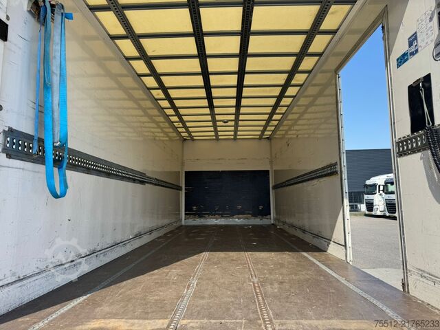 Valigia DAF LF 210 / Tail Lift / 333.000..KM!! / NL truck