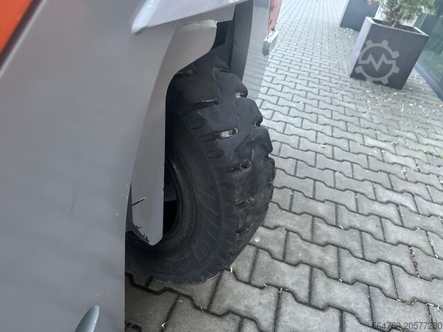 Vierwege-Gabelstapler Hubtex DQ45 / 4500 kg/ Triplex /Only 3309 h