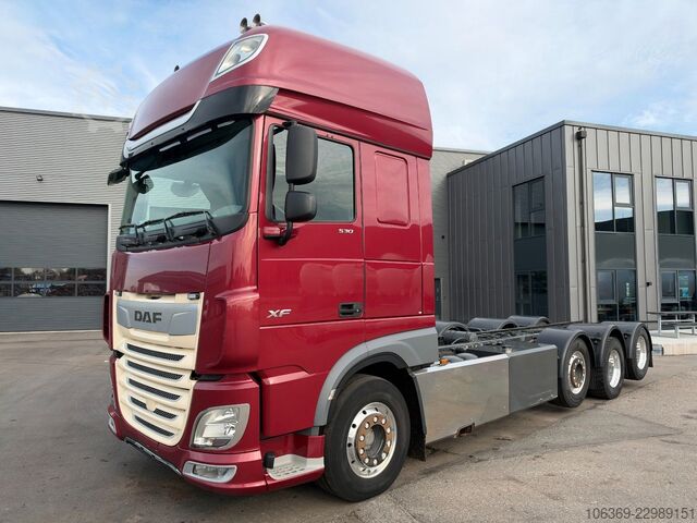 Šasija kamiona DAF XF530 8x2/4 Super Space Cab chassis