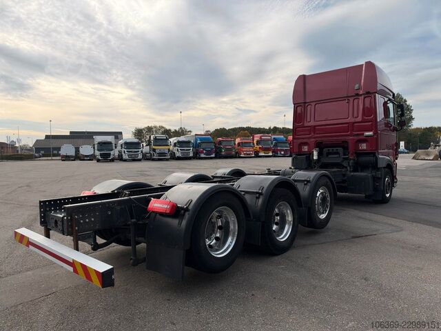 Šasija kamiona DAF XF530 8x2/4 Super Space Cab chassis