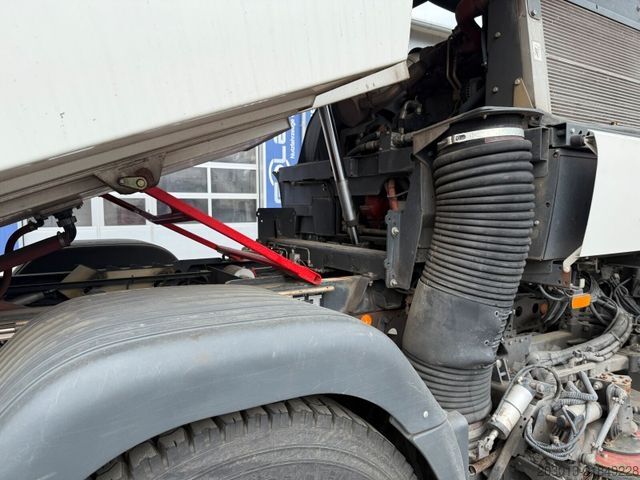 Silniční zametač MERCEDES-BENZ ATEGO 1323 Kehrmaschine Bucher Cityfant 6000