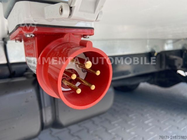Izotermiczny van chłodnia IVECO Daily 70C18A8P AUT LUF TK 2,46m BR LED KLIMA NAV