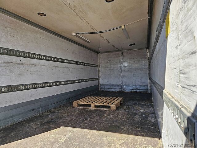 Gesloten bak MERCEDES-BENZ ATEGO 818