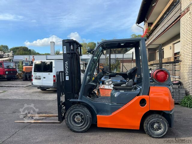 Voorlader vorkheftruck TOYOTA Tonero 02-8FGF25*2,5T*Zinkverstell*3 Meter*2019*