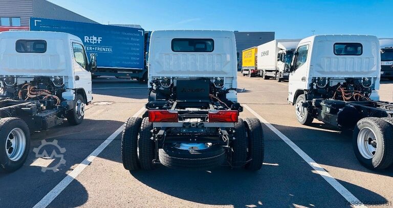 Van şasisi FUSO Canter 4C15e Fahrgestell