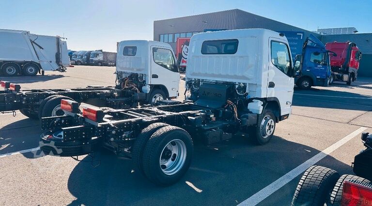 Van şasisi FUSO Canter 4C15e Fahrgestell