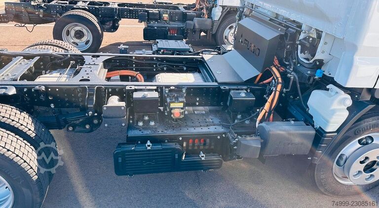 Van şasisi FUSO Canter 4C15e Fahrgestell
