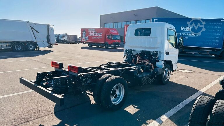Van şasisi FUSO Canter 4S15e Fahrgestell