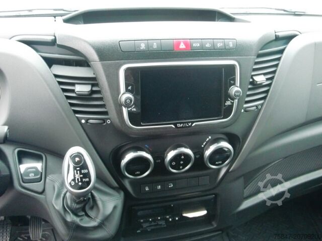 Transporter with suitcase Iveco Daily 70 C 21 HA8/P Deepsleeper