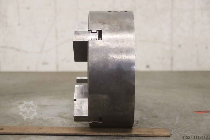 Čak sa četiri vilice unbekannt Ø 200 mm