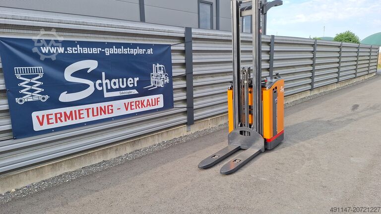 Sideloader Still SV12