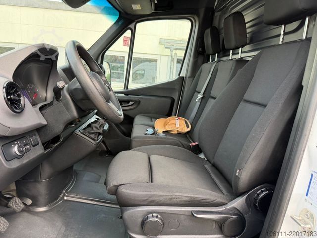 Skåpbil MERCEDES-BENZ Sprinter 516 CDI Kasten Hochdach