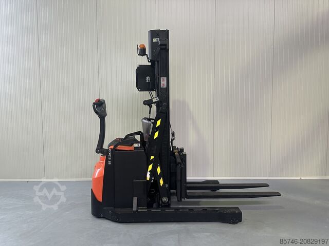 SWE 120 XR * DEMO !! REACH - MAST + Tilting Forks + Side Shift !! TOYOTA SWE 120 XR * DEMO !!  REACH - MAST  +  Tilting Forks + S.S.  !!