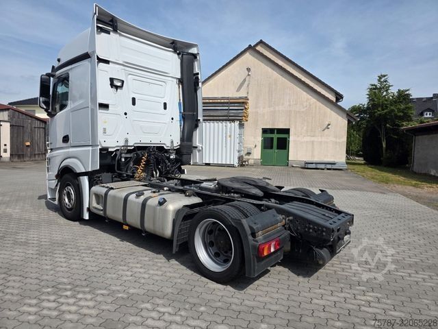 Ciągnik siodłowy typu volume MERCEDES-BENZ 1845 Lowliner, Retarder, 2 Tanks, Hubsattelkuppl