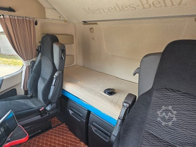 Ciągnik siodłowy typu volume MERCEDES-BENZ 1845 Lowliner, Retarder, 2 Tanks, Hubsattelkuppl