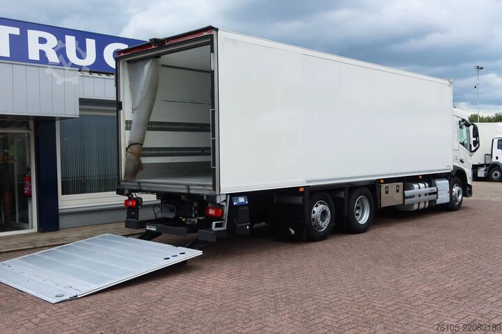 Koffer Volvo FM 380 6x2 Geisoleerde bakwagen +Klep 2.000 kg ...