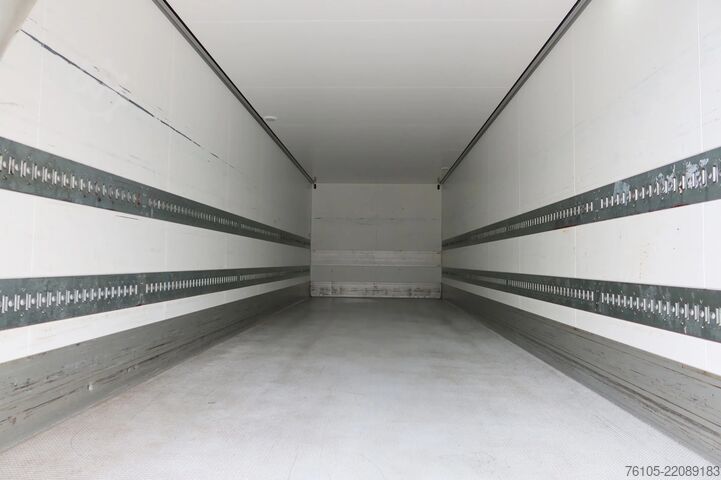 Koffer Volvo FM 380 6x2 Geisoleerde bakwagen +Klep 2.000 kg ...