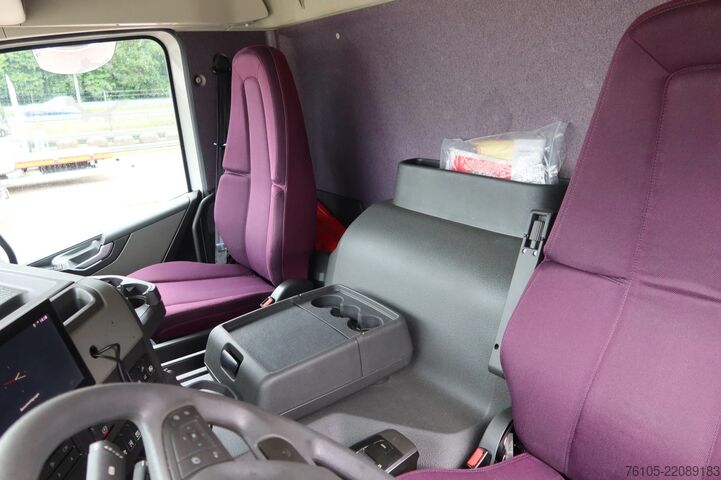Koffer Volvo FM 380 6x2 Geisoleerde bakwagen +Klep 2.000 kg ...