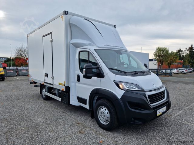 Transporter mit Koffer PEUGEOT Boxer Koffer Premium Ladebordwand 750Kg