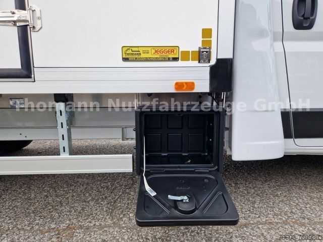 Transporter mit Koffer PEUGEOT Boxer Koffer Premium Ladebordwand 750Kg