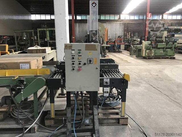 Verpackungslinie für Betten oder Ähnliches mit einer maximalen Breite von 850 mm.  